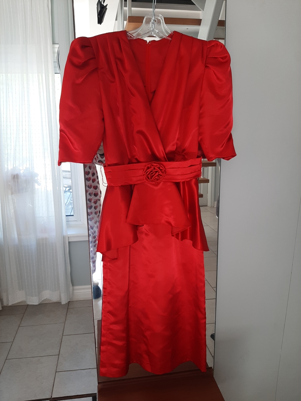 70's NU-MODE💋True Deep Red V‑Neck Midi Dress with Rosette Belt Back Zip Sz S - Picture 2 of 10